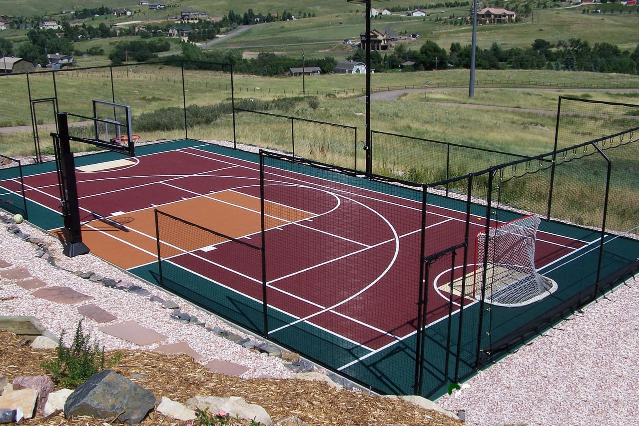 A basketball court with two different courts and one is empty.